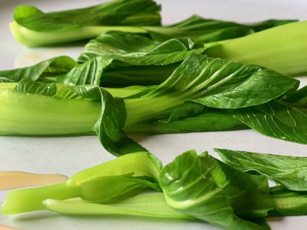 Bok choy with sesame oil dressing