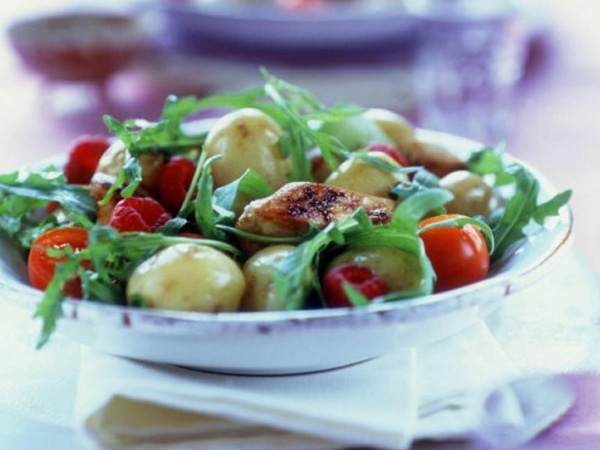 potato and chicken salad with rocket
