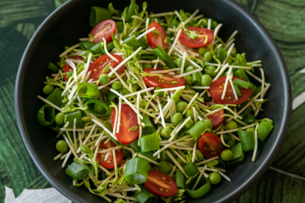 Pea Sprout and Spring Onion Salad small FitMaxWzYxNSw2MTVd