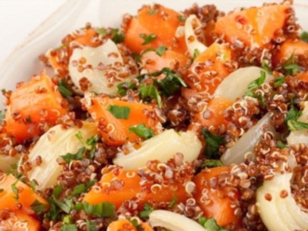 Quinoa with roast carrots onions 600x450