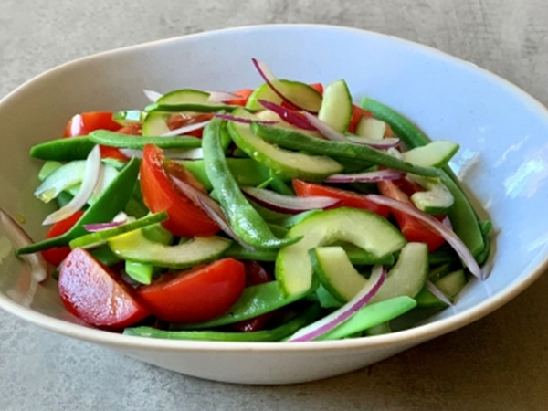 Red onion cucumber bean salad 600x450