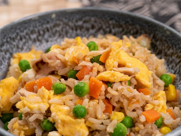 Vegetable and chicken fried rice 600x450