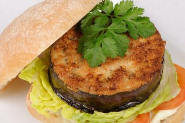 spicy eggplant schnitzel burgers